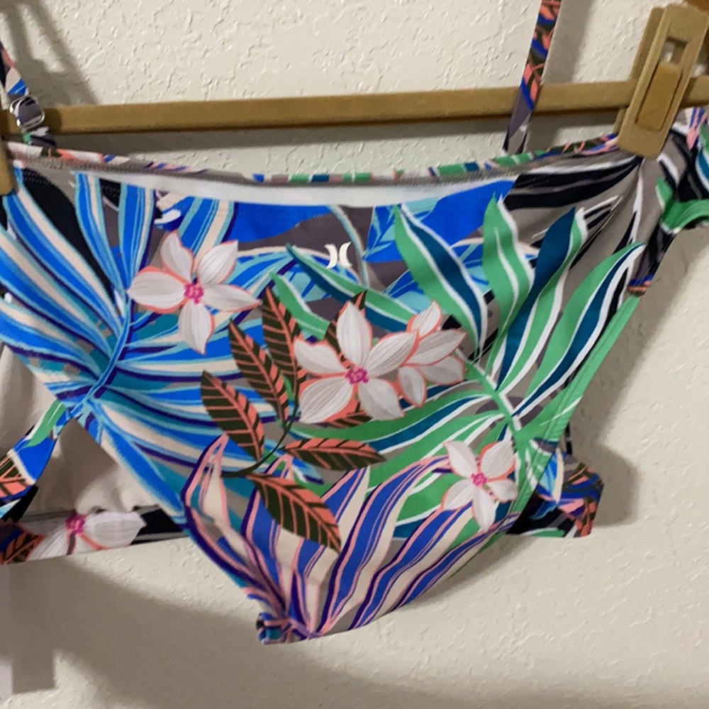 Hurley floral bikini - Picture 4 of 7